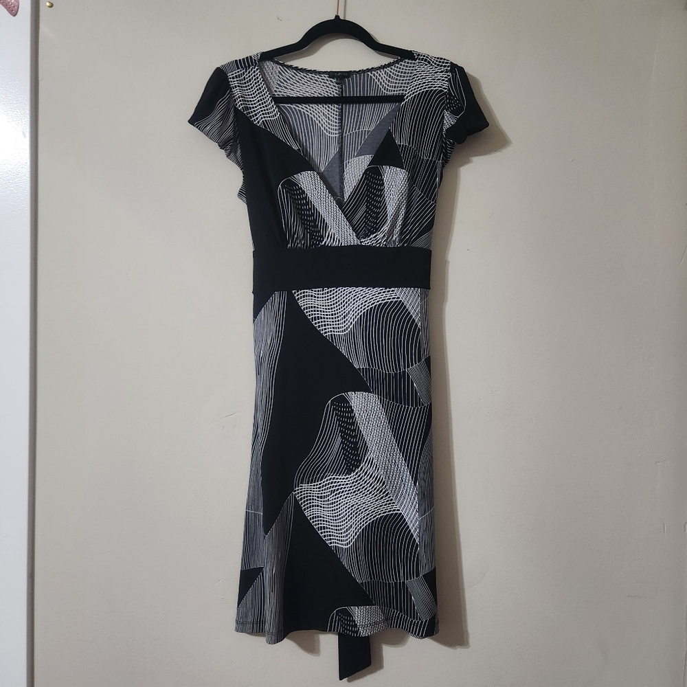 Maurices Black V-neck Wrap Dress Large Geometric Print Tie Back Knee Length